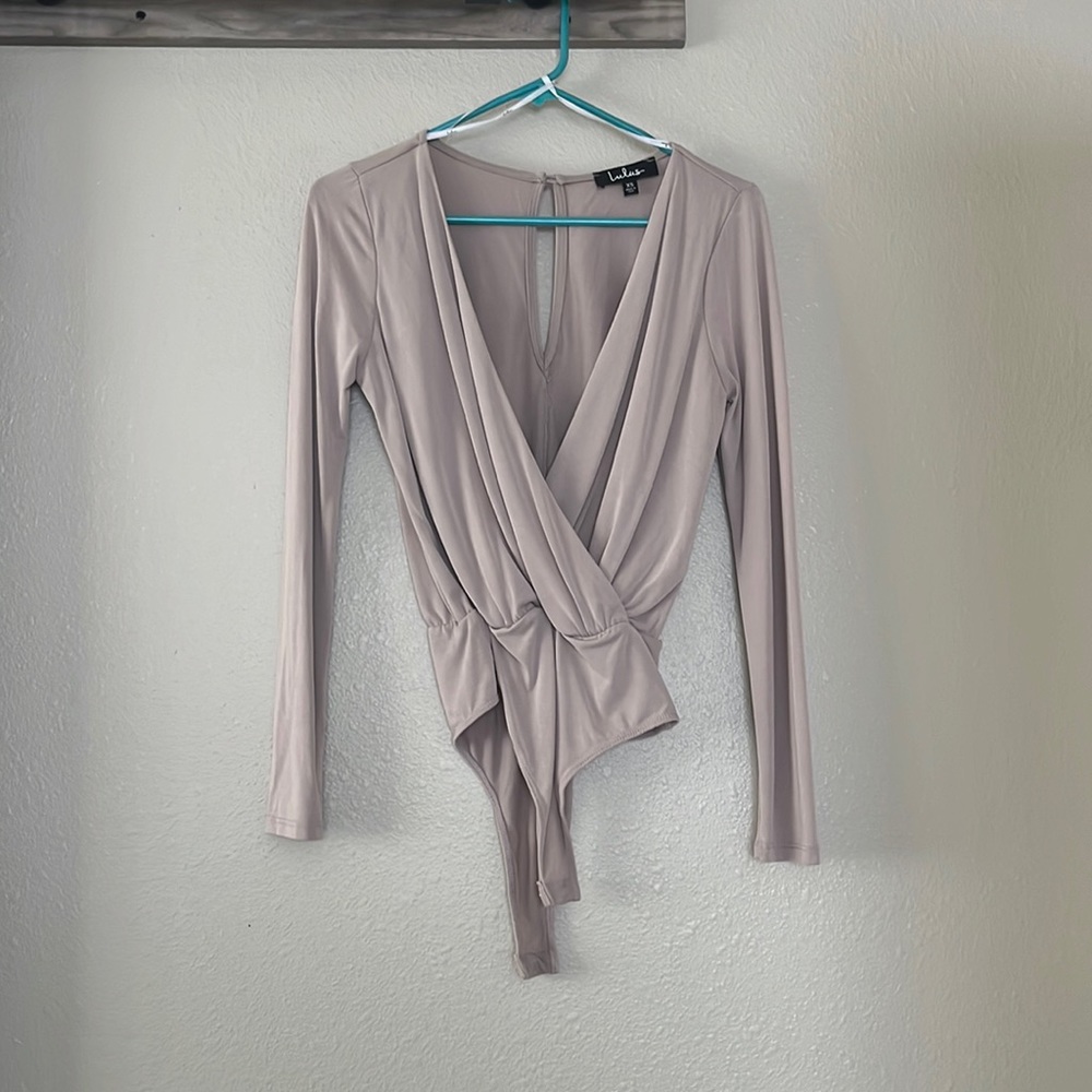 Extremely flattering low cut body suit size xs